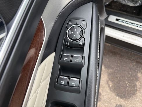 Used 2016 Ford Explorer Platinum image 22