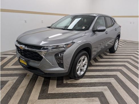 Used 2025 Chevrolet Trax LS w/ LS Convenience Package FWD image 1
