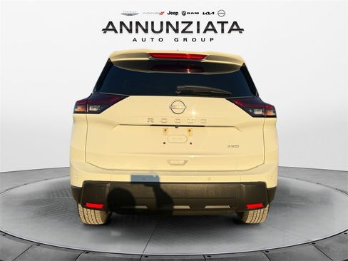 Certified 2024 Nissan Rogue S image 4