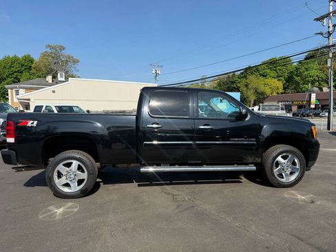 Used 2014 GMC Sierra 2500 Denali w/ Suspension Package, Off-Road AWD/4WD image 3