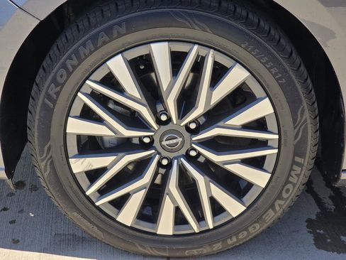 Used 2024 Nissan Altima 2.5 SV image 9