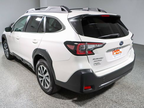 Used 2024 Subaru Outback Premium AWD/4WD image 9