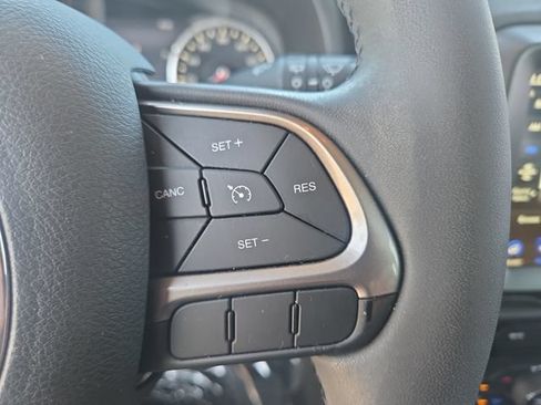 Used 2022 Jeep Renegade Latitude AWD/4WD image 21