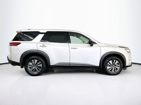 Used 2024 Nissan Pathfinder S image 10
