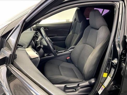 Used 2019 Toyota C-HR XLE FWD image 17