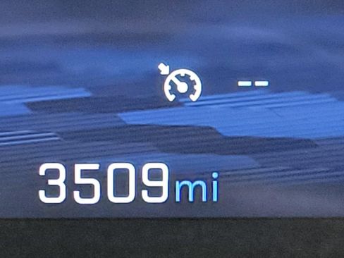 Used 2025 Chevrolet Equinox LT w/ Safety and Technology Package image 2