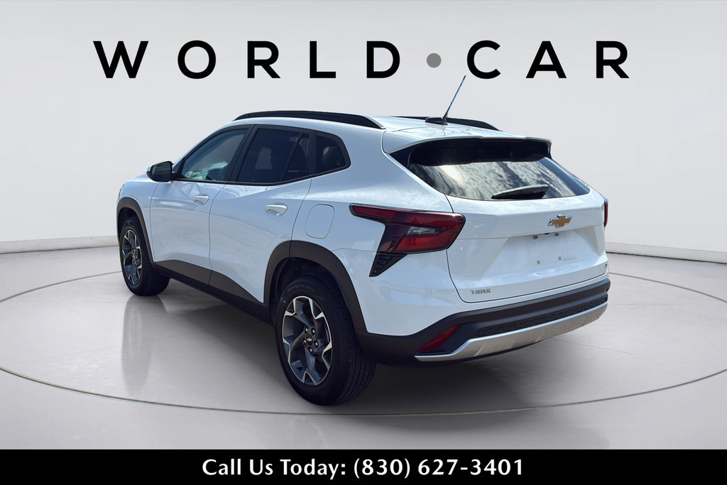 Used 2024 Chevrolet Trax LT w/ Driver Confidence Package FWD image 9