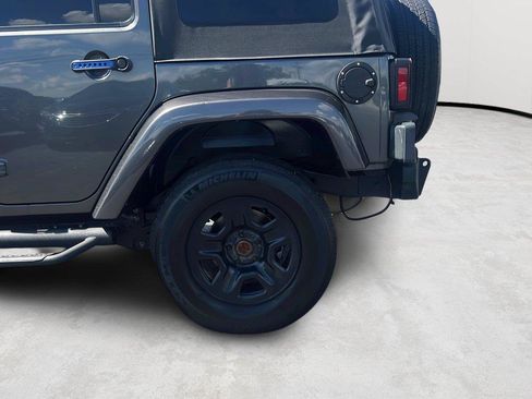 Used 2018 Jeep Wrangler Unlimited Sahara AWD/4WD image 26