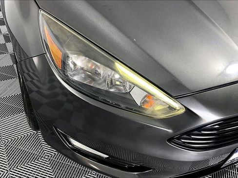 Used 2018 Ford Focus SE w/ SE Appearance Package FWD image 27