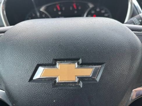 Used 2019 Chevrolet Equinox LT FWD image 32