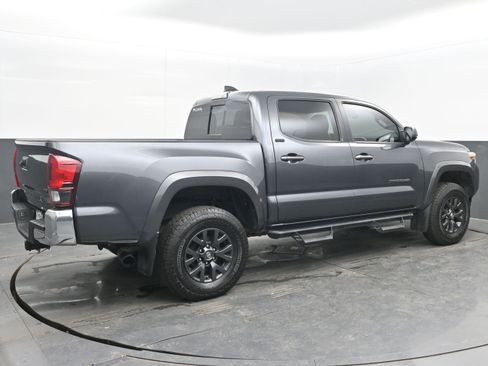 Used 2022 Toyota Tacoma SR5 image 9