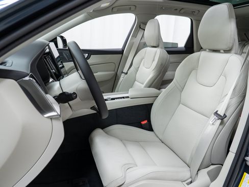 New 2026 Volvo XC60 T8 Ultra w/ Climate Package AWD/4WD image 13