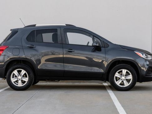 Used 2021 Chevrolet Trax LT image 7