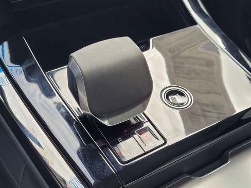 Used 2024 Land Rover Range Rover Sport SE image 24