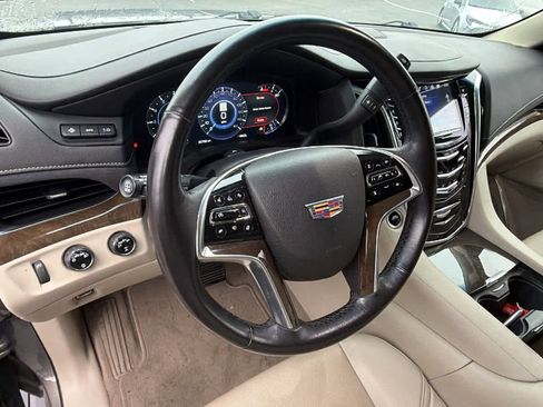 Used 2019 Cadillac Escalade ESV Premium Luxury image 10