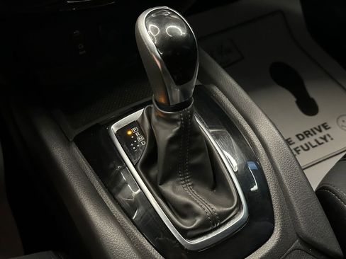 Used 2017 Nissan Rogue SV FWD image 16