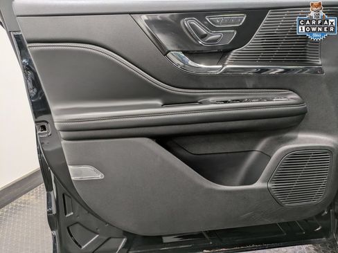 Used 2022 Lincoln Corsair AWD w/ Premium Package image 11