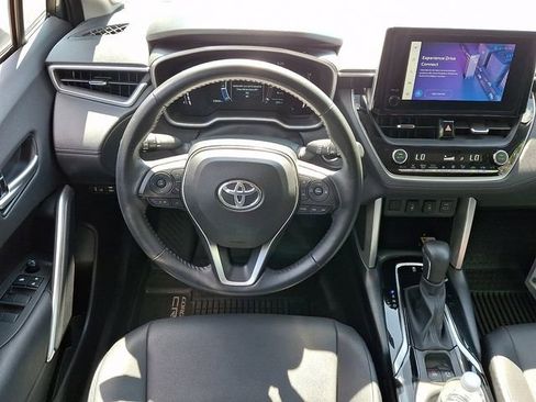 Used 2023 Toyota Corolla Cross XLE w/ Convenience Package image 11