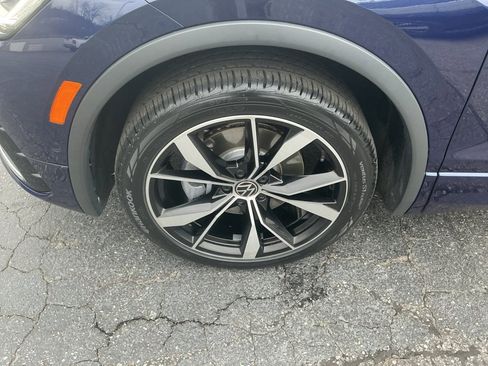 Used 2023 Volkswagen Tiguan SEL R-Line image 31