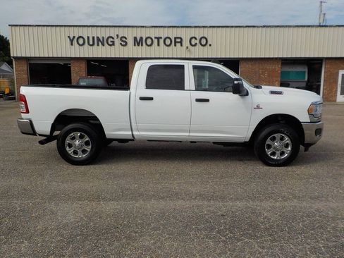 Used 2023 RAM 2500 Tradesman w/ Chrome Appearance Group AWD/4WD image 7