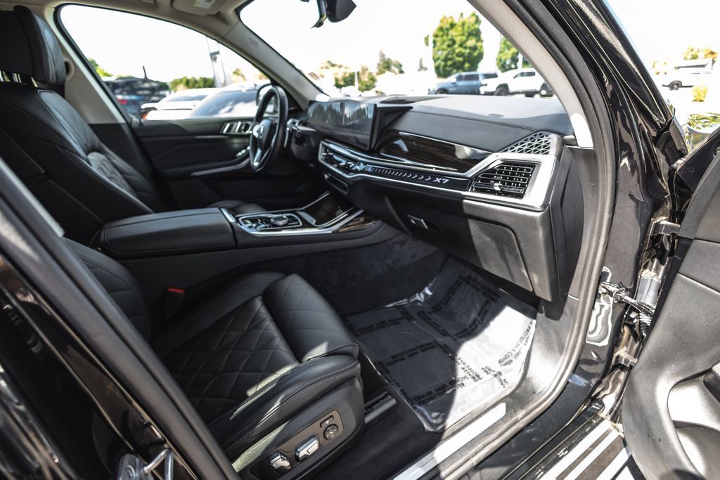 Used 2024 BMW X7 xDrive40i AWD/4WD image 26