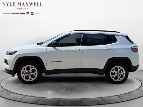 New 2026 Jeep Compass Latitude image 13