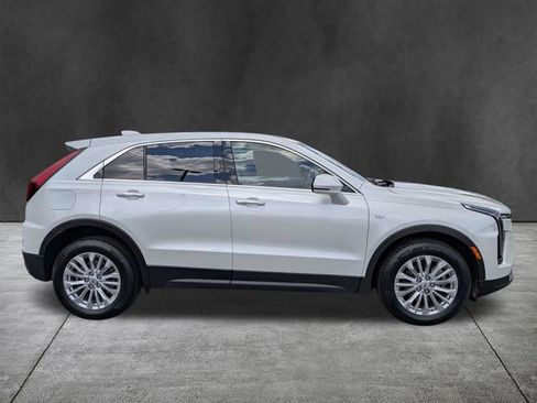 Used 2024 Cadillac XT4 Luxury w/ Cold Weather Package FWD image 4