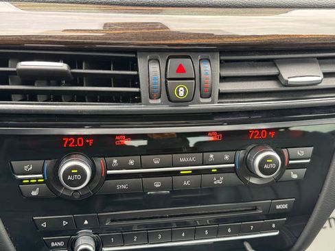 Used 2018 BMW X6 xDrive50i w/ M Sport Package image 22