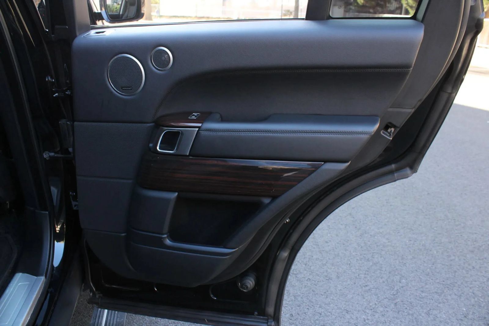 Used 2015 Land Rover Range Rover Supercharged AWD/4WD image 29