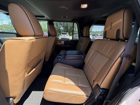 Used 2012 Lincoln Navigator 4WD image 20