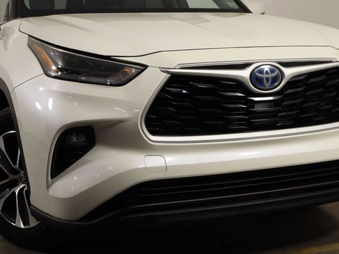 Used 2021 Toyota Highlander XLE image 39