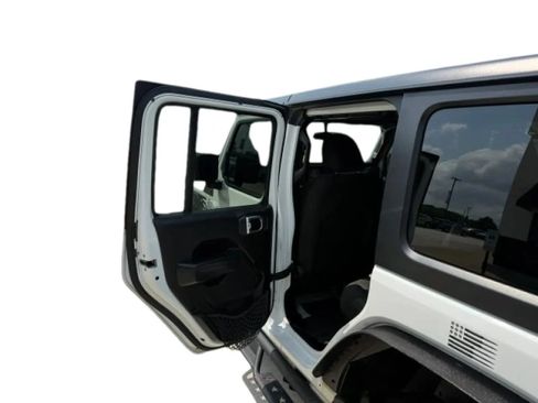 Used 2018 Jeep Wrangler Unlimited Sport S AWD/4WD image 11