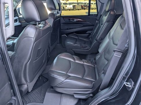 Used 2020 Cadillac Escalade Premium Luxury image 22