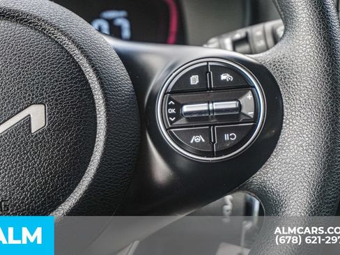 Used 2025 Kia Soul LX w/ LX Technology Package FWD image 30