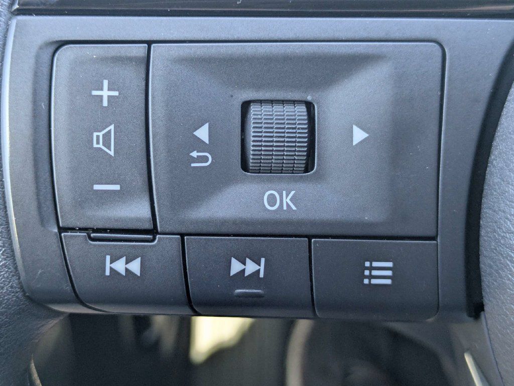 Used 2023 Nissan Rogue SV AWD/4WD image 26