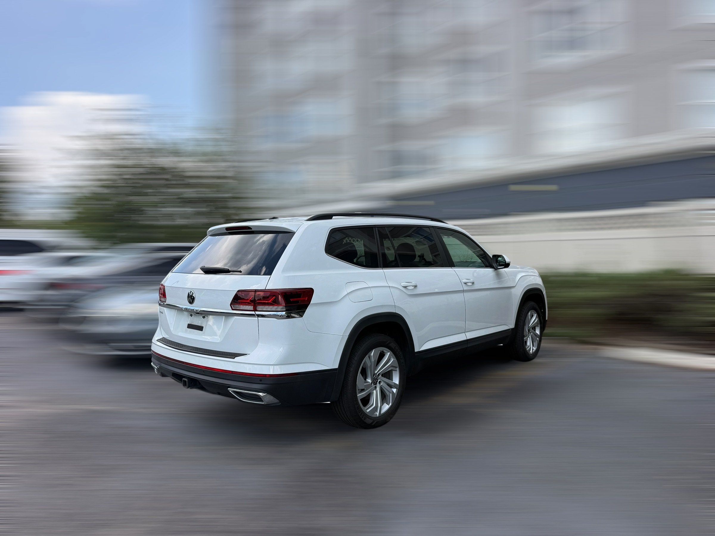Used 2021 Volkswagen Atlas SE w/ Panoramic Sunroof Package FWD image 2