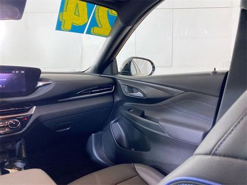 Used 2024 Buick Envista Sport Touring w/ Convenience I Package image 11