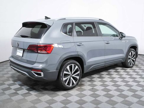 Used 2023 Volkswagen Taos SE FWD image 6