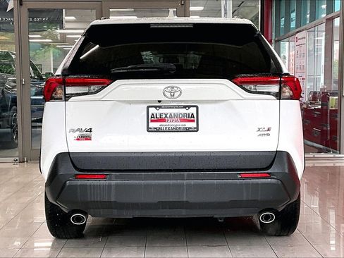 Used 2022 Toyota RAV4 XLE AWD/4WD image 4