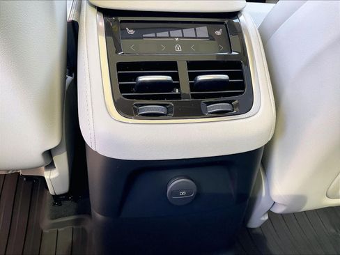New 2026 Volvo XC90 T8 Ultra w/ Protection Package Premier AWD/4WD image 16
