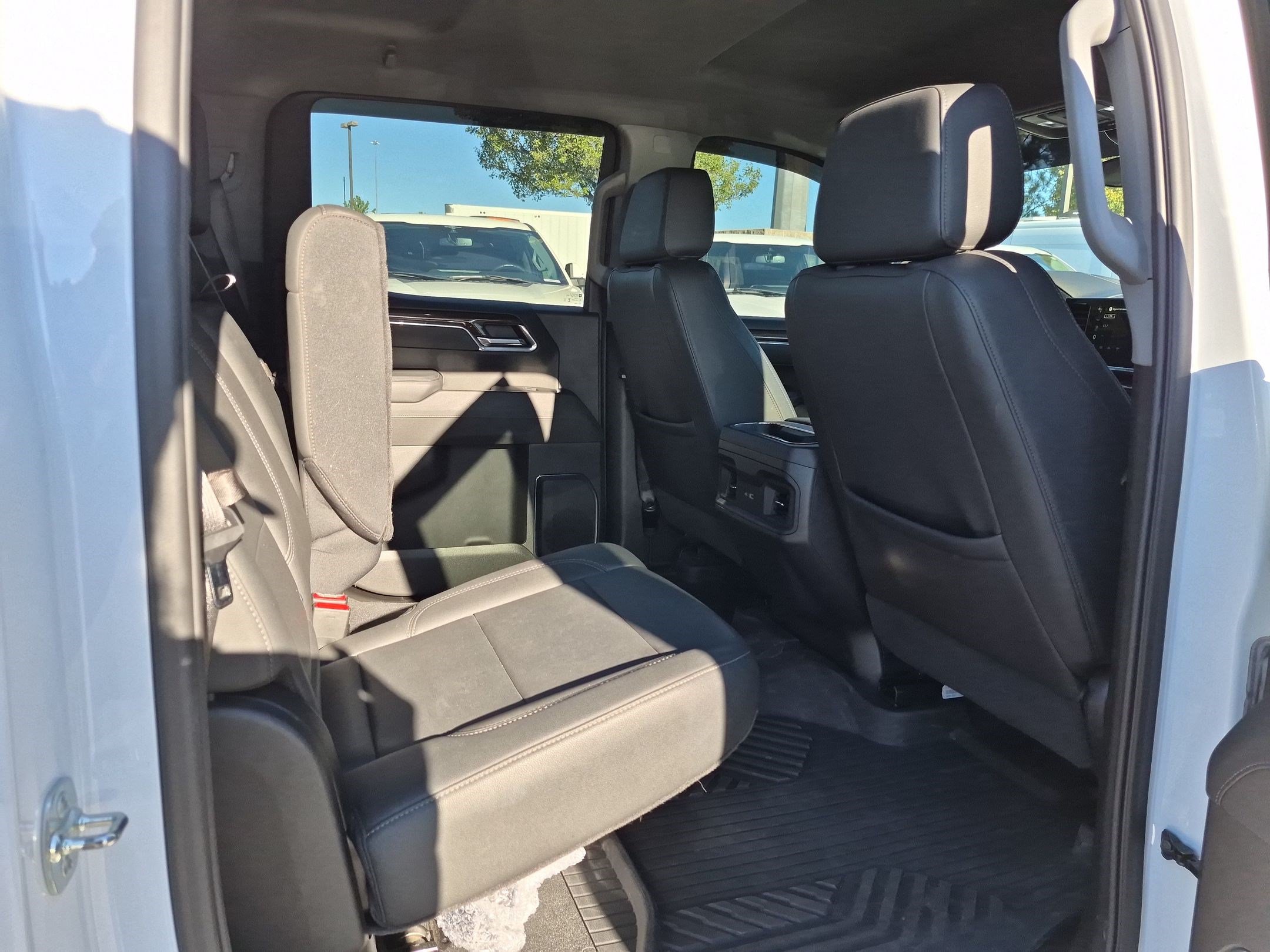 Used 2025 Chevrolet Silverado 1500 LT Trail Boss w/ Convenience Package II AWD/4WD image 32