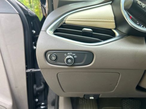 Used 2020 Chevrolet Malibu Premier FWD image 24