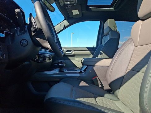 Used 2025 Chevrolet Silverado 1500 ZR2 w/ Technology Package image 13