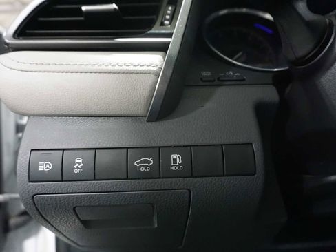 Used 2019 Toyota Camry XLE image 24