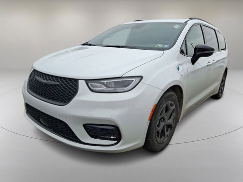 Used 2025 Chrysler Pacifica Premium image 5