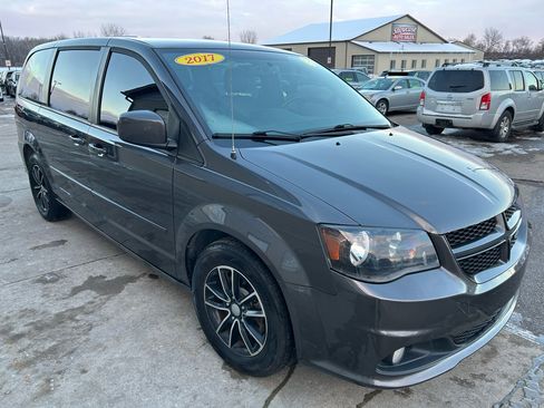 Used 2017 Dodge Grand Caravan GT image 3