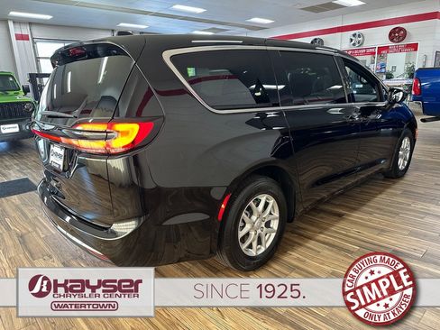 New 2026 Chrysler Pacifica Select image 5