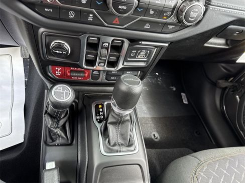 New 2025 Jeep Gladiator Mojave w/ Steel Bumper Group image 20