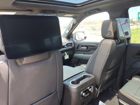New 2026 GMC Yukon XL AT4 w/ AT4 Premium Plus Package AWD/4WD image 15