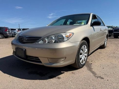 Used 2005 Toyota Camry LE FWD image 1